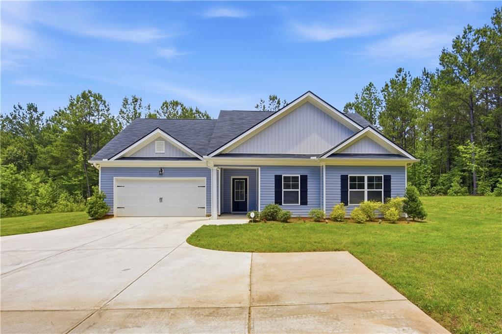 a view of a house with a yard