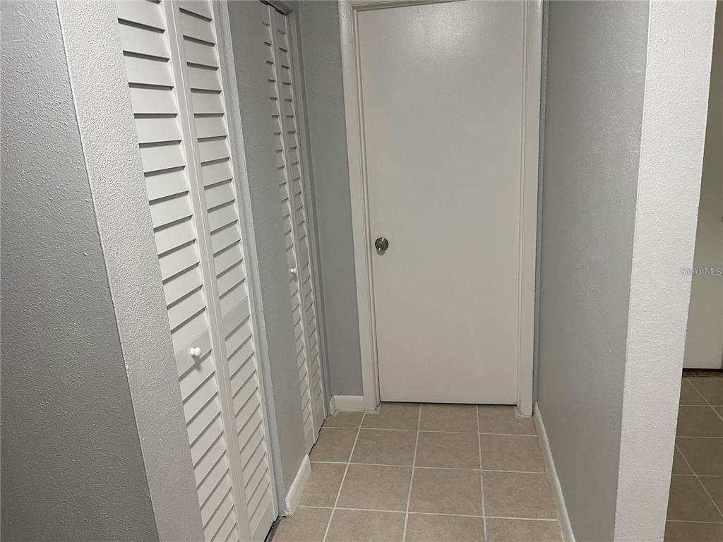 2811 Southwest Archer Road, Unit R144 Gainesville, FL 32608 - Photo 6 of 12 a view of a bathroom