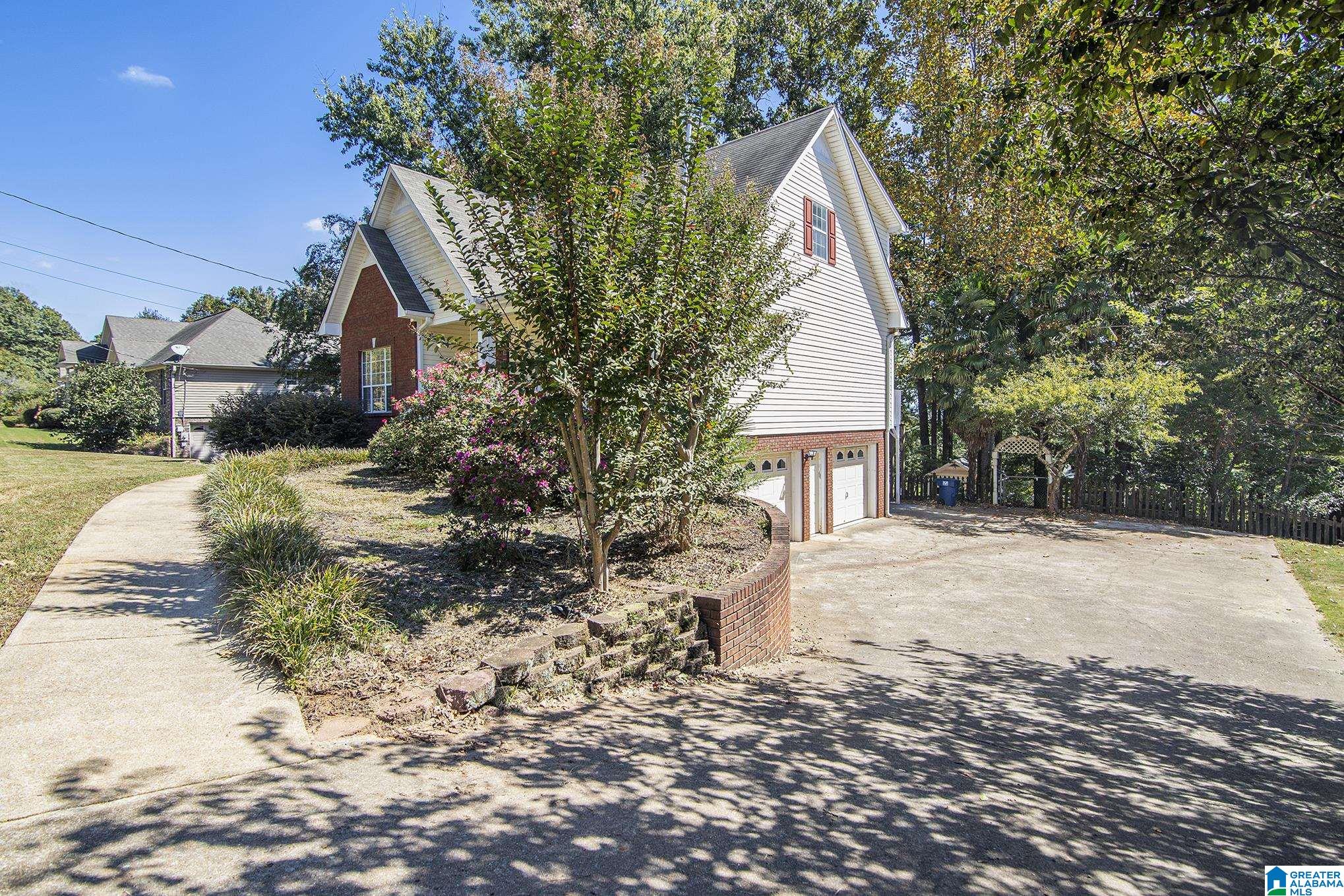 6437 Mountain Ridge Road Trussville, AL 35173 - Photo 2 of 48