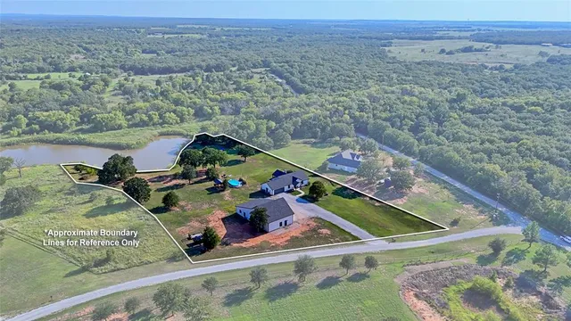 a view of a tennis court