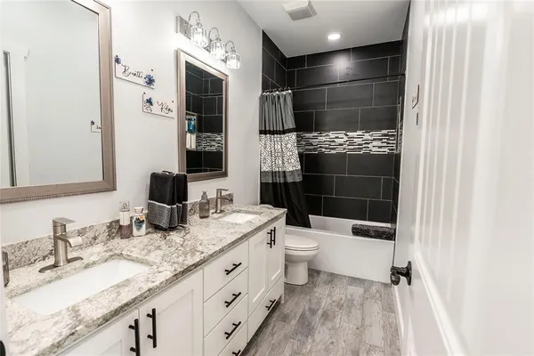 $875,000 | 140 Lago Lane, Nocona, TX 76255