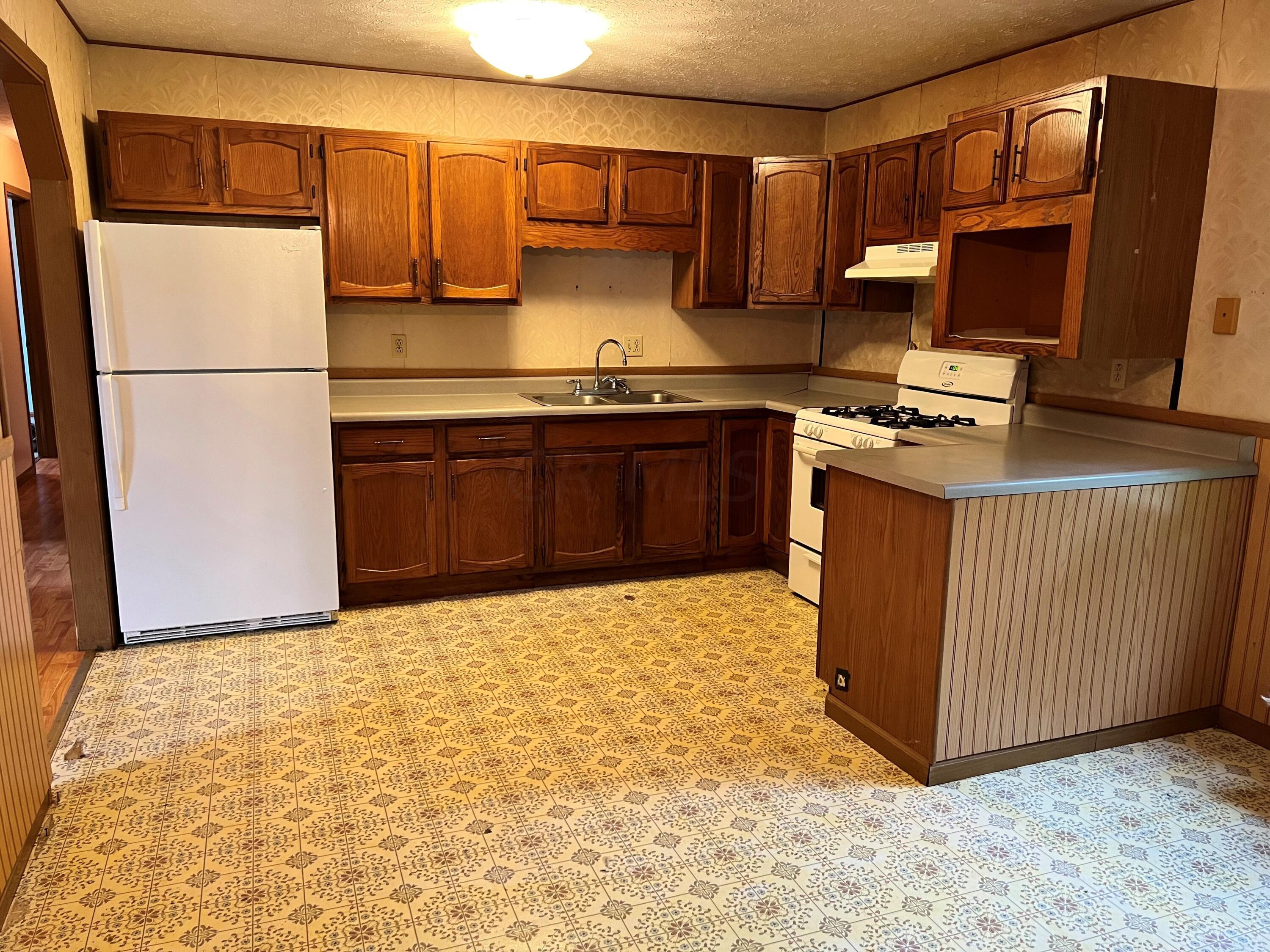 36312 Lime Bank Road Logan, OH 43138 - Photo 10 of 39 Kitchen