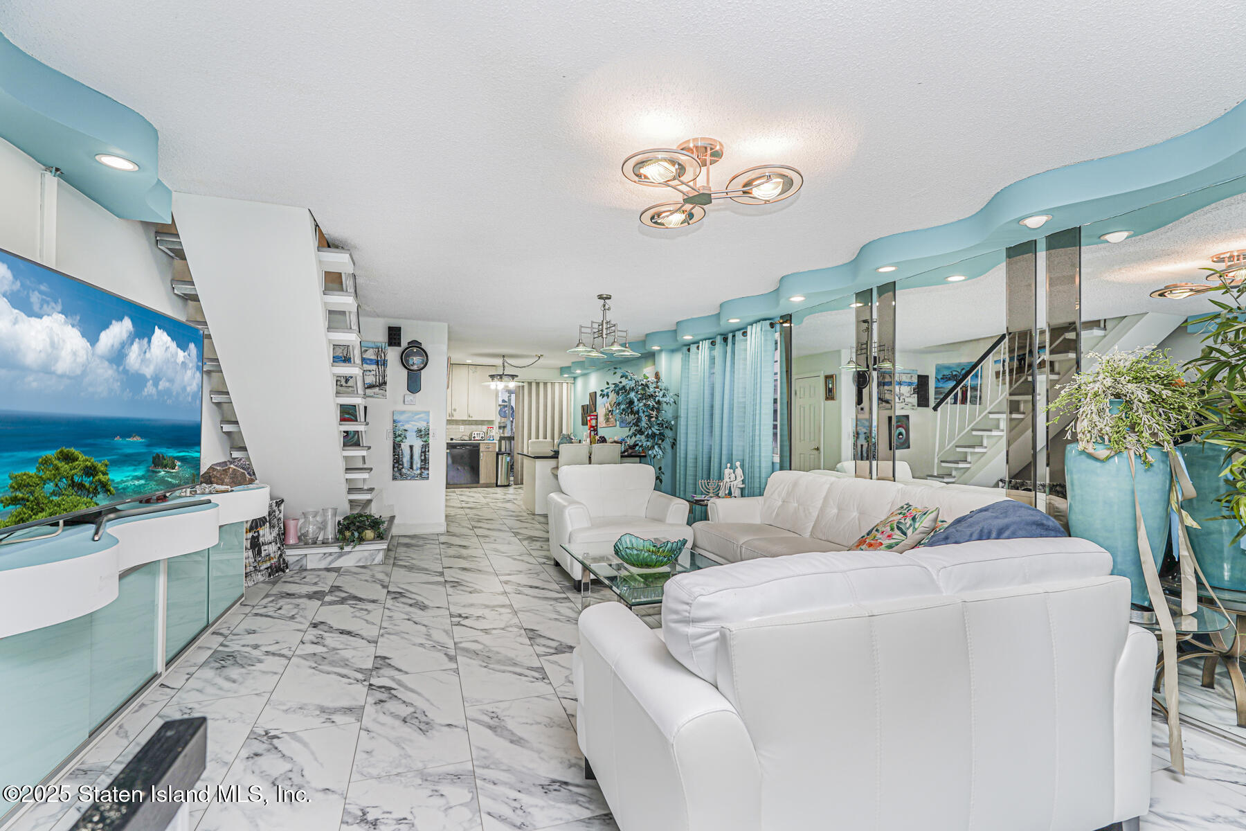 429 Travis Avenue Staten Island, NY 10314 - Photo 3 of 24 Photo Nov 18 2025, 4 56 35 PM