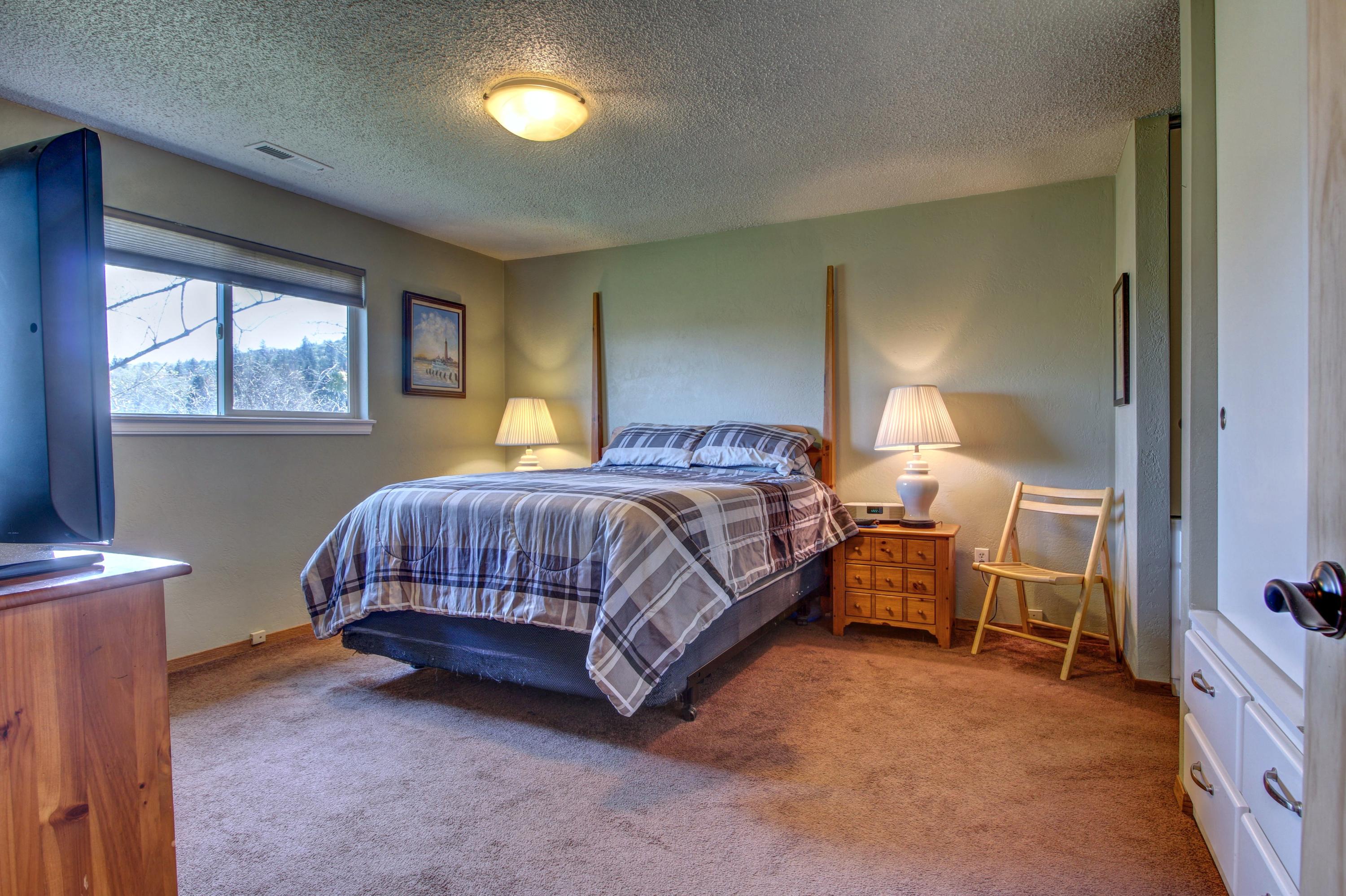 3055 Burrell Road Medford, OR 97501 - Photo 18 of 45 03 Guest Room