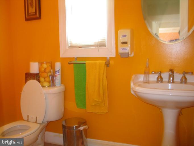 5404 Fremont Street Springfield, VA 22151 - Photo 13 of 29 Bath