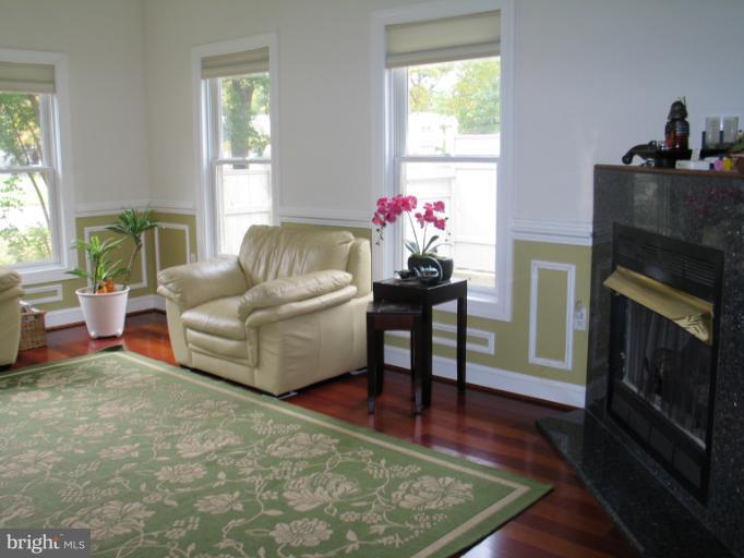 5404 Fremont Street Springfield, VA 22151 - Photo 14 of 29 Living Room