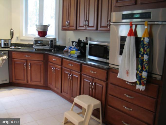 5404 Fremont Street Springfield, VA 22151 - Photo 21 of 29 Kitchen