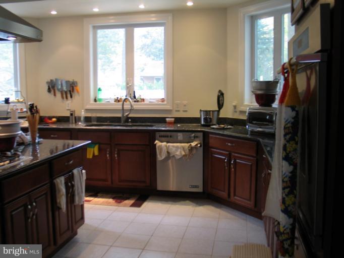 5404 Fremont Street Springfield, VA 22151 - Photo 23 of 29 Kitchen