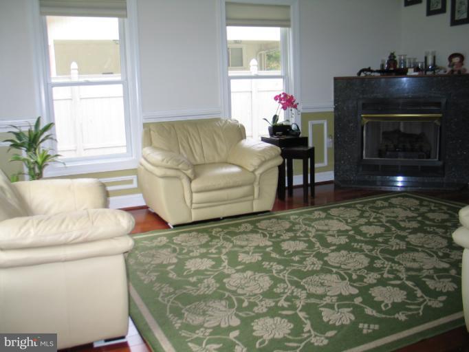 5404 Fremont Street Springfield, VA 22151 - Photo 6 of 29 Living Room