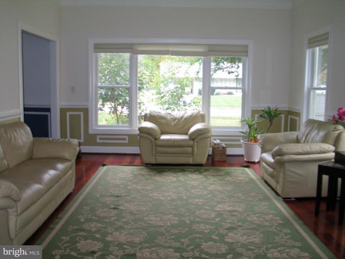 5404 Fremont Street Springfield, VA 22151 - Photo 9 of 29 Living Room