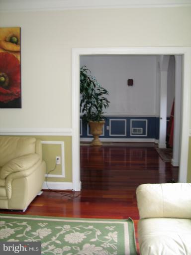 5404 Fremont Street Springfield, VA 22151 - Photo 10 of 29 Living Room