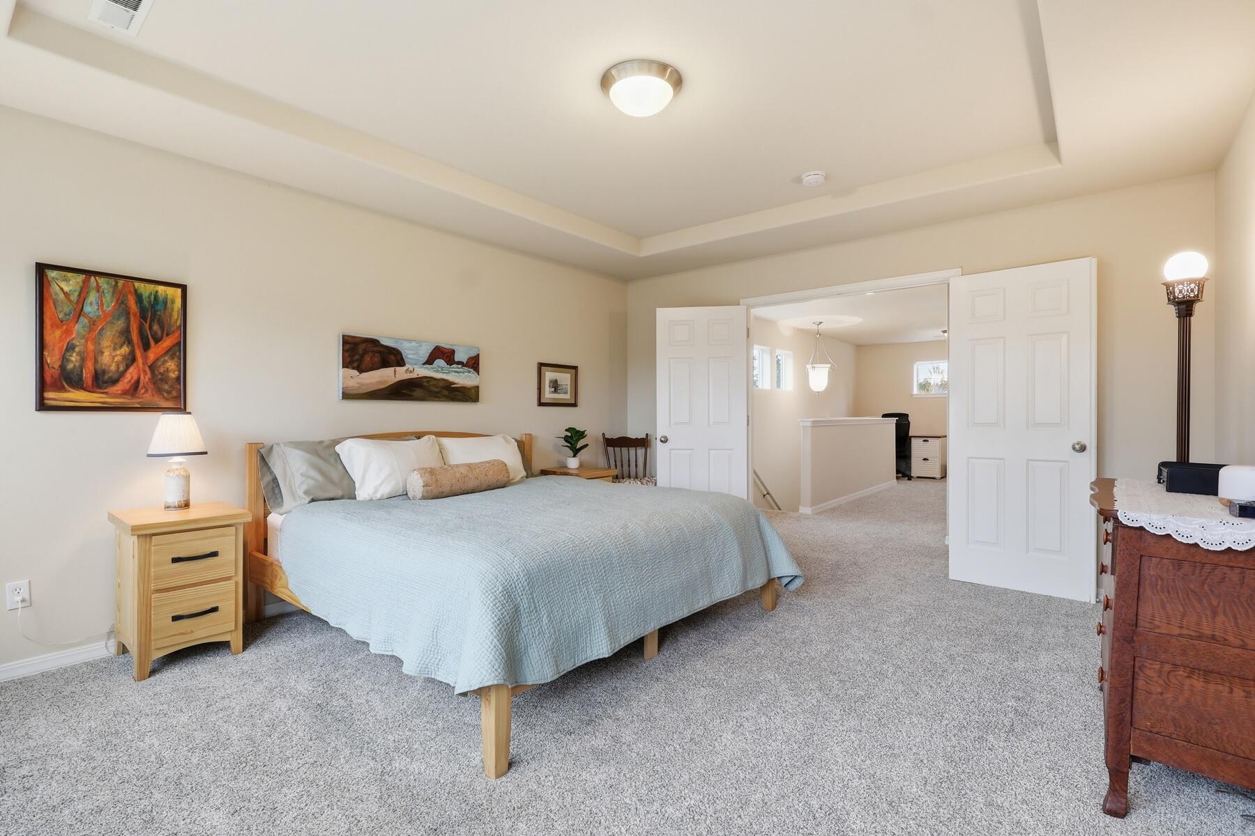 61156 Foxglove Loop Bend, OR 97702 - Photo 14 of 44 Primary bedroom