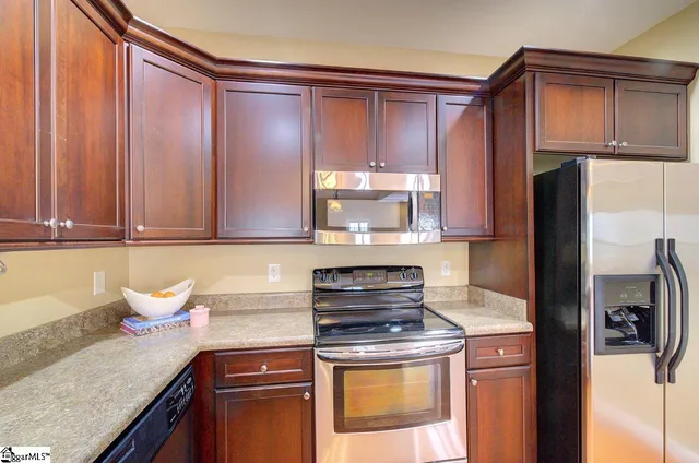 $400,000 | 7 Shady Hollow Lane, Greer, SC 29651