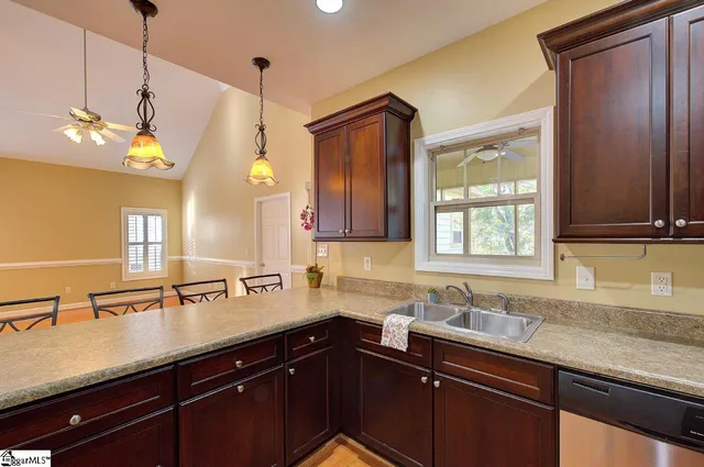 $400,000 | 7 Shady Hollow Lane, Greer, SC 29651