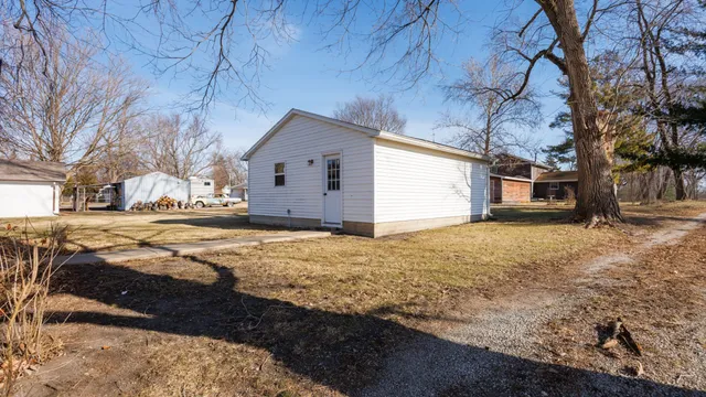 $109,900 | 305 South Harrison Street, Colfax, IL 61728