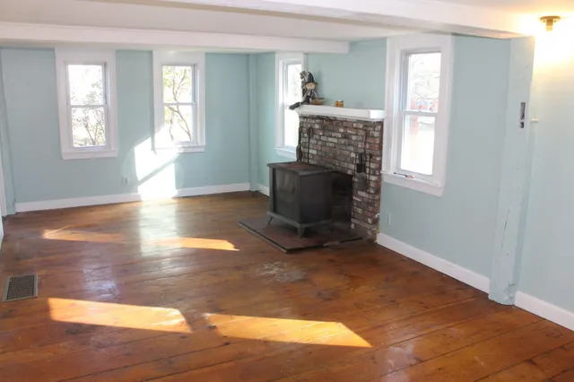 $527,000 | 22 Church Street, Kingston, NH 03848