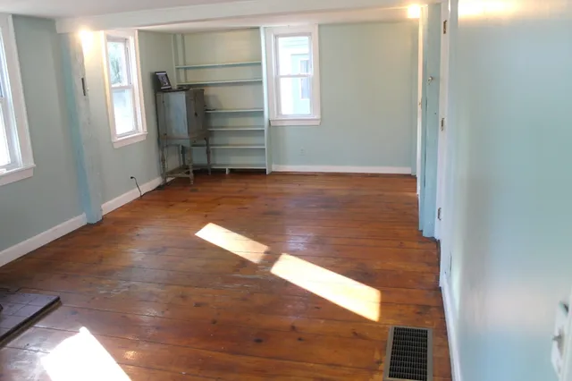 $527,000 | 22 Church Street, Kingston, NH 03848