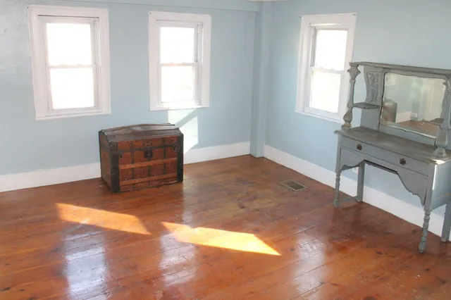 $527,000 | 22 Church Street, Kingston, NH 03848