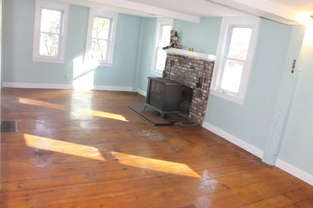 $527,000 | 22 Church Street, Kingston, NH 03848