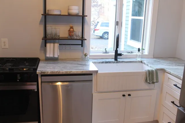 $527,000 | 22 Church Street, Kingston, NH 03848