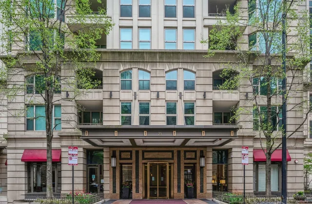 $615,000 | 25 East Superior Street, Unit 1003, Chicago, IL 60611