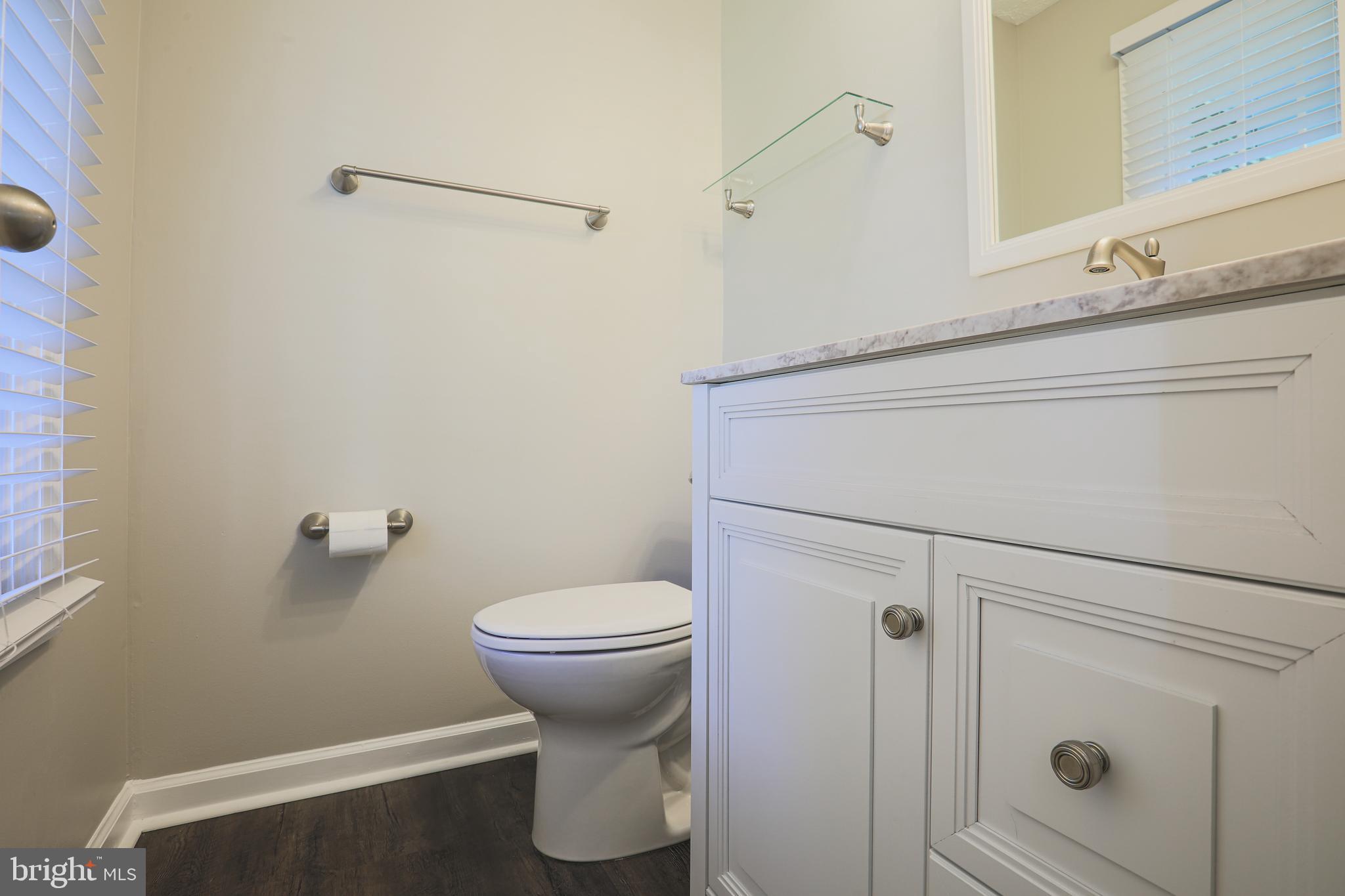 17119 Spates Hill Road Poolesville, MD 20837 - Photo 30 of 72 Main lvl powder room