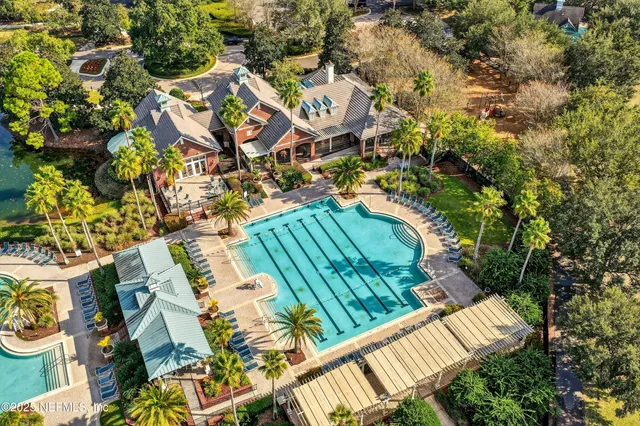 a view of a yard with basketball court