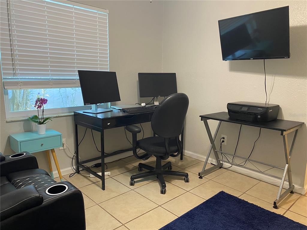 1020 Vernon Loop Oviedo, FL 32765 - Photo 21 of 34 a workspace with furniture and wooden floor