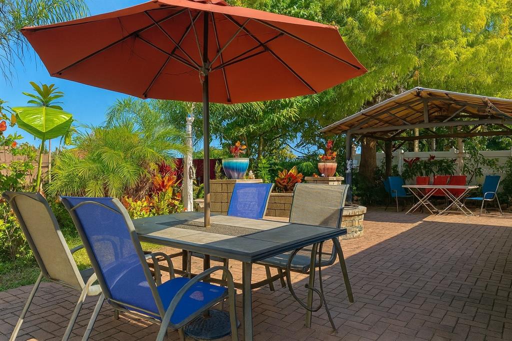 1020 Vernon Loop Oviedo, FL 32765 - Photo 32 of 34 a view of patio with chairs and table under an umbrella