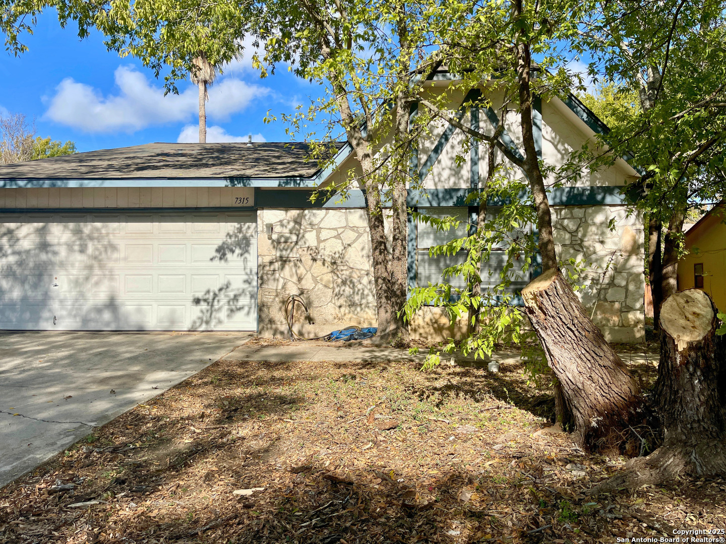 7315 Ridge Beach Drive Converse, TX 78109 - Photo 3 of 17 a view of a backyard of the house