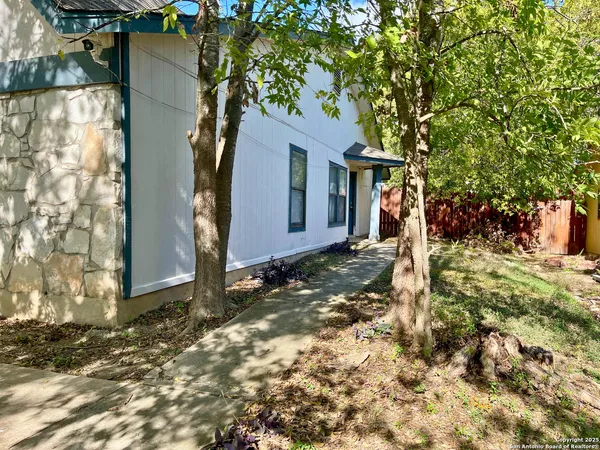 $1,600 | 7315 Ridge Beach Drive, Converse, TX 78109