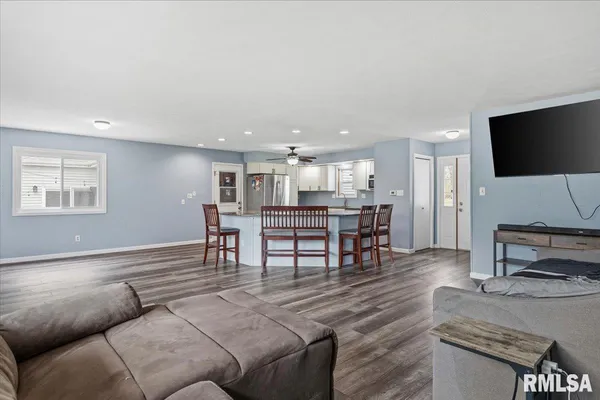 $425,000 | 3838 North 8th Street Road, Springfield, IL 62707