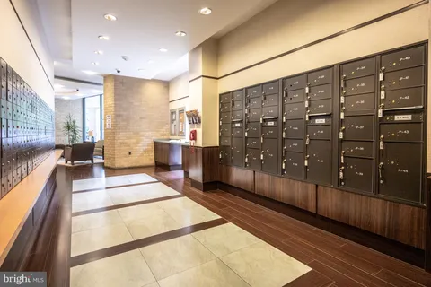 $349,900 | 307 Yoakum Parkway, Unit 1808, Alexandria, VA 22304