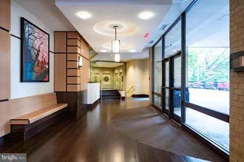 $349,900 | 307 Yoakum Parkway, Unit 1808, Alexandria, VA 22304