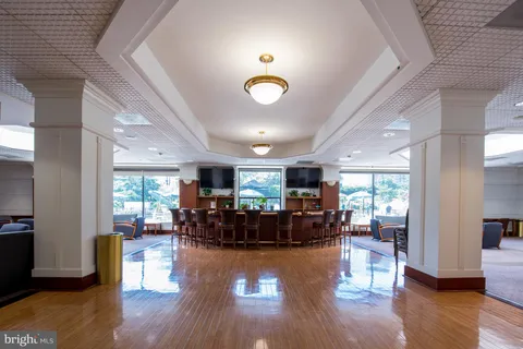 $349,900 | 307 Yoakum Parkway, Unit 1808, Alexandria, VA 22304