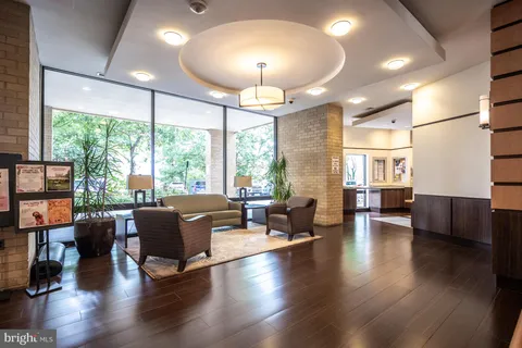 $349,900 | 307 Yoakum Parkway, Unit 1808, Alexandria, VA 22304