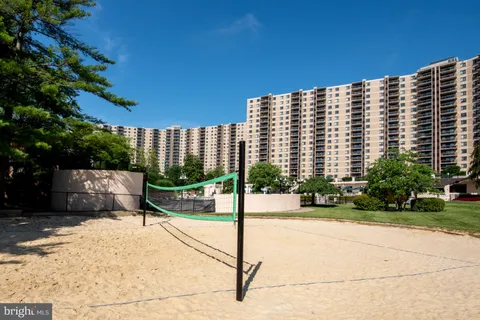 $349,900 | 307 Yoakum Parkway, Unit 1808, Alexandria, VA 22304