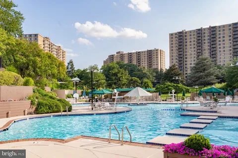 $349,900 | 307 Yoakum Parkway, Unit 1808, Alexandria, VA 22304