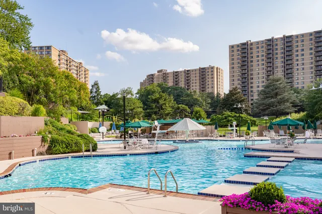 $349,900 | 307 Yoakum Parkway, Unit 1808, Alexandria, VA 22304