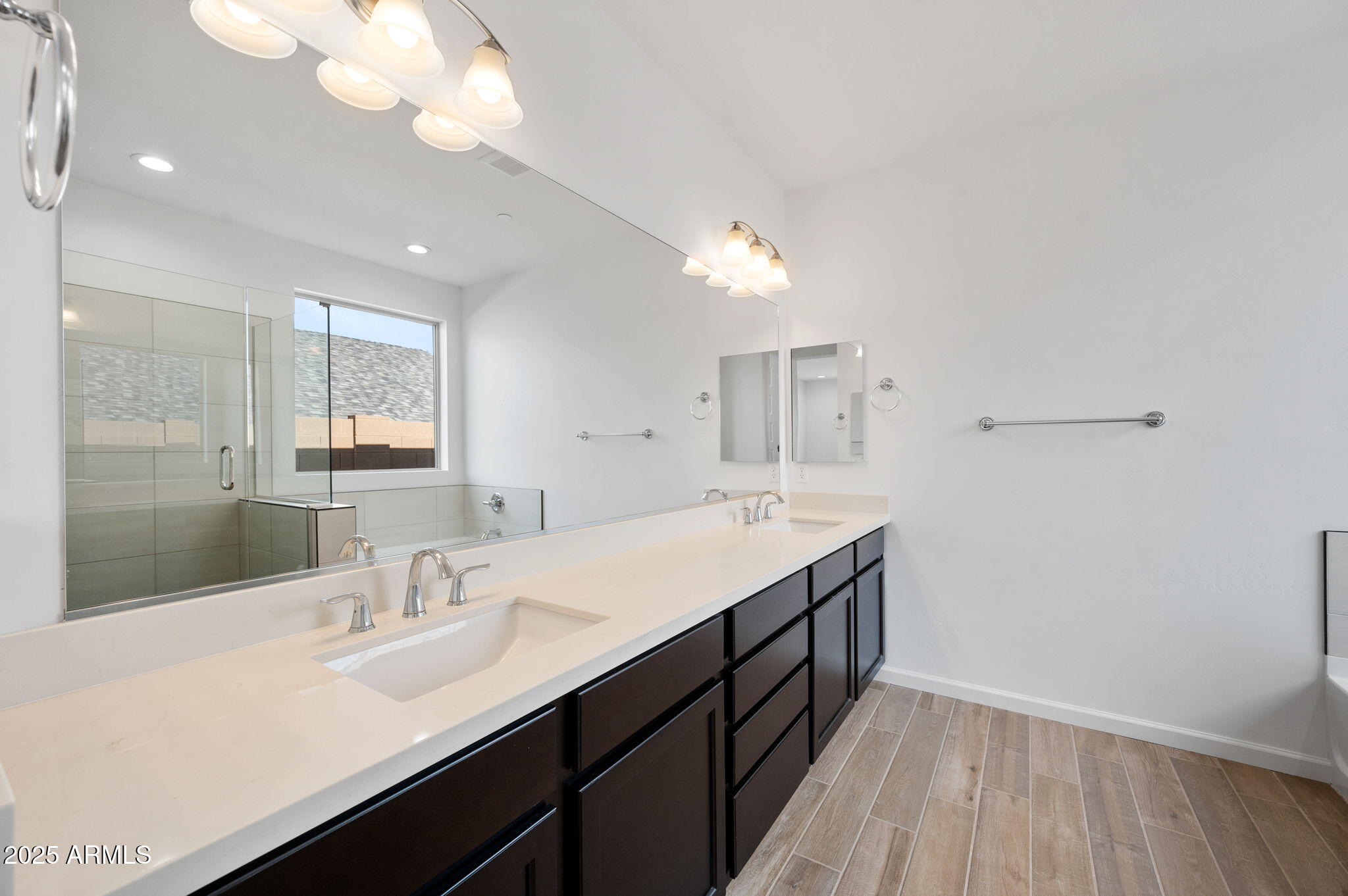 833 Eugene Road Clarkdale, AZ 86324 - Photo 12 of 24 18-Primary-Bathroom