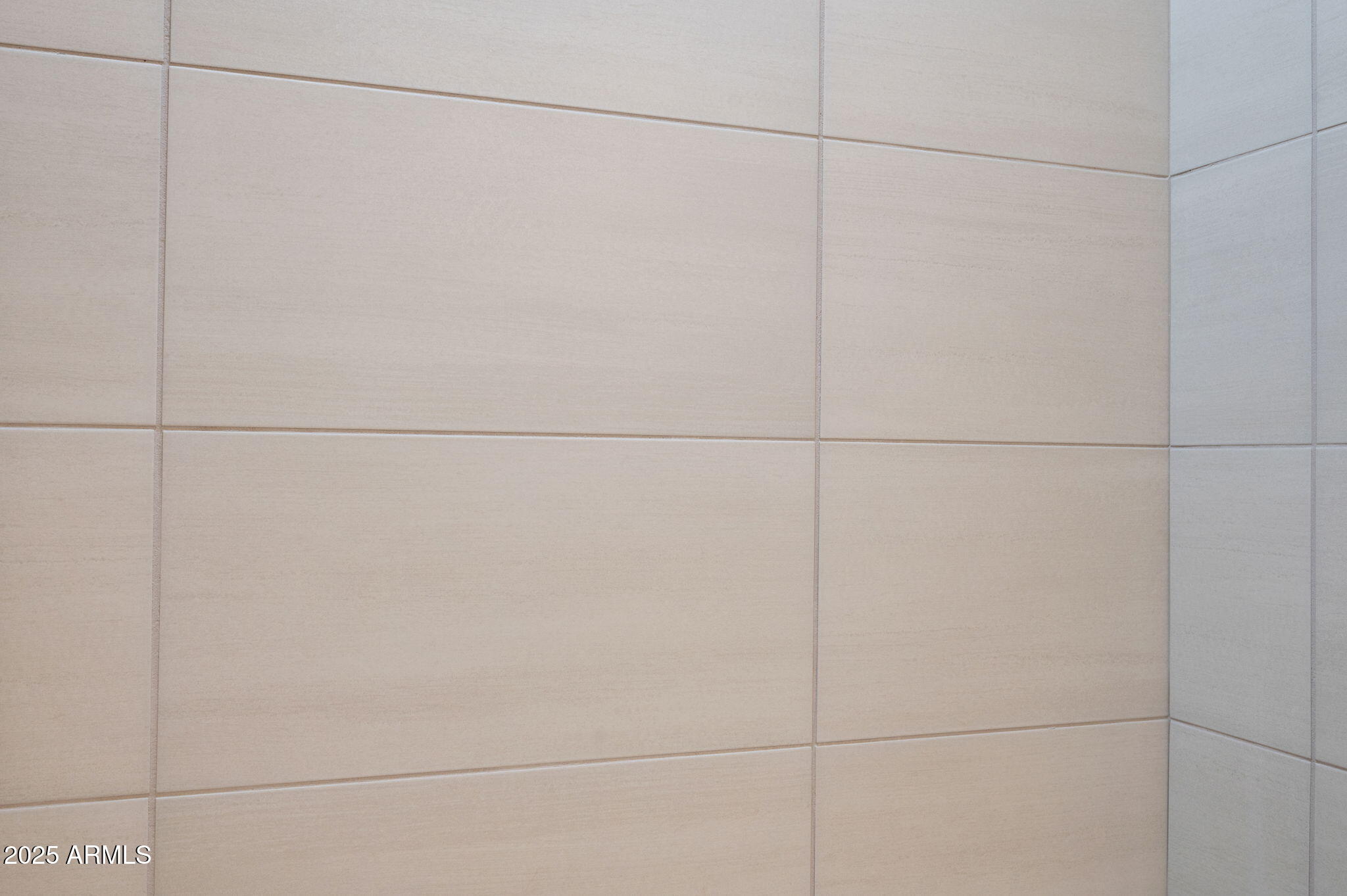 833 Eugene Road Clarkdale, AZ 86324 - Photo 17 of 24 23-Bathroom-2-Tile-Detail