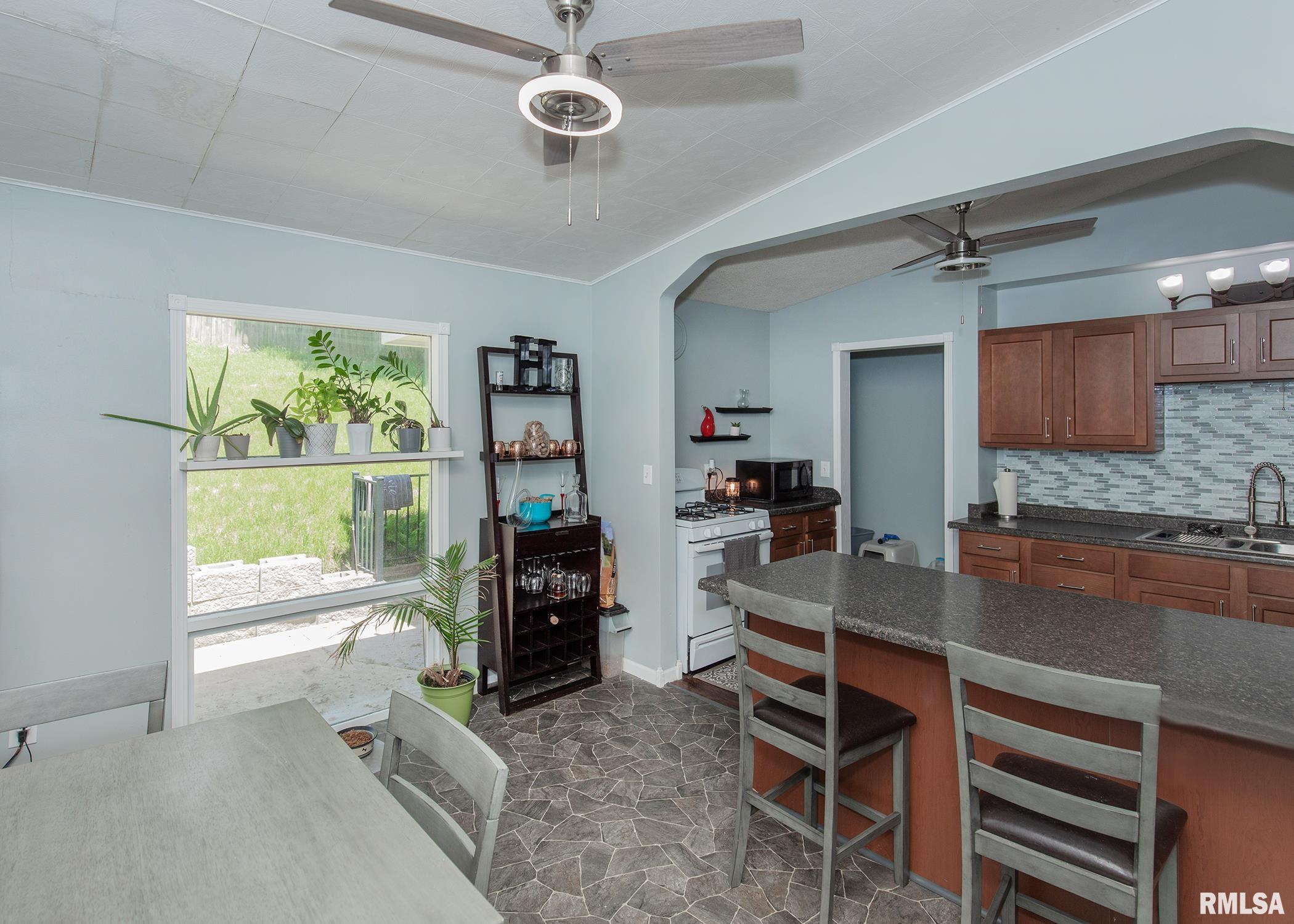 2230 Telegraph Road Davenport, IA 52804 - Photo 12 of 32 Gallery Image 12
