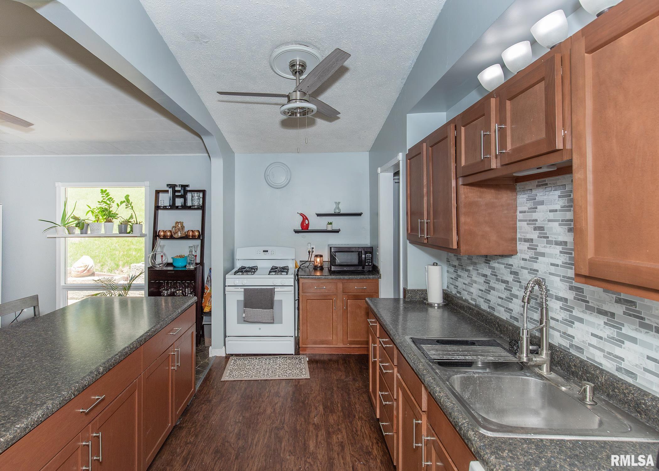 2230 Telegraph Road Davenport, IA 52804 - Photo 9 of 32 Gallery Image 9