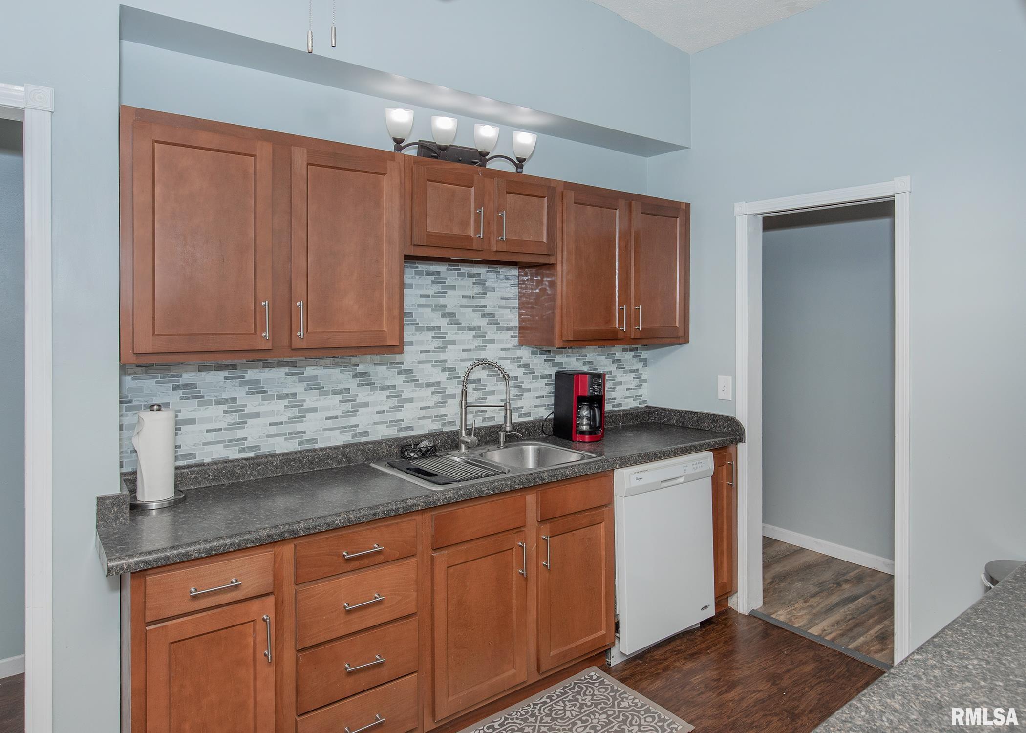 2230 Telegraph Road Davenport, IA 52804 - Photo 10 of 32 Gallery Image 10