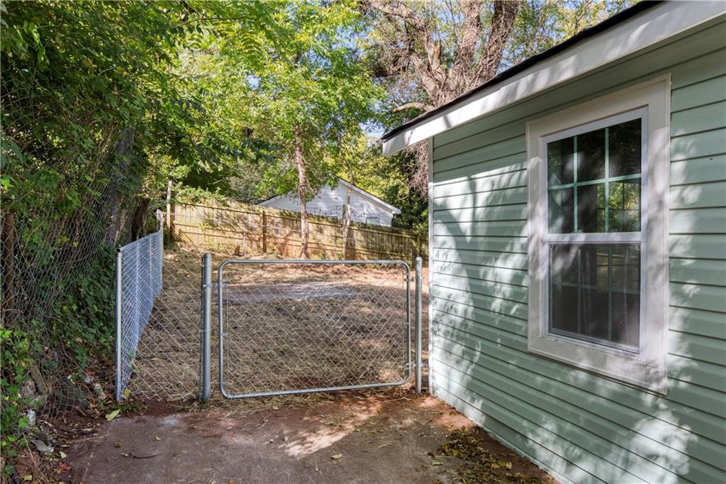 1015 Sims Street Southwest Atlanta, GA 30310 - Photo 34 of 41