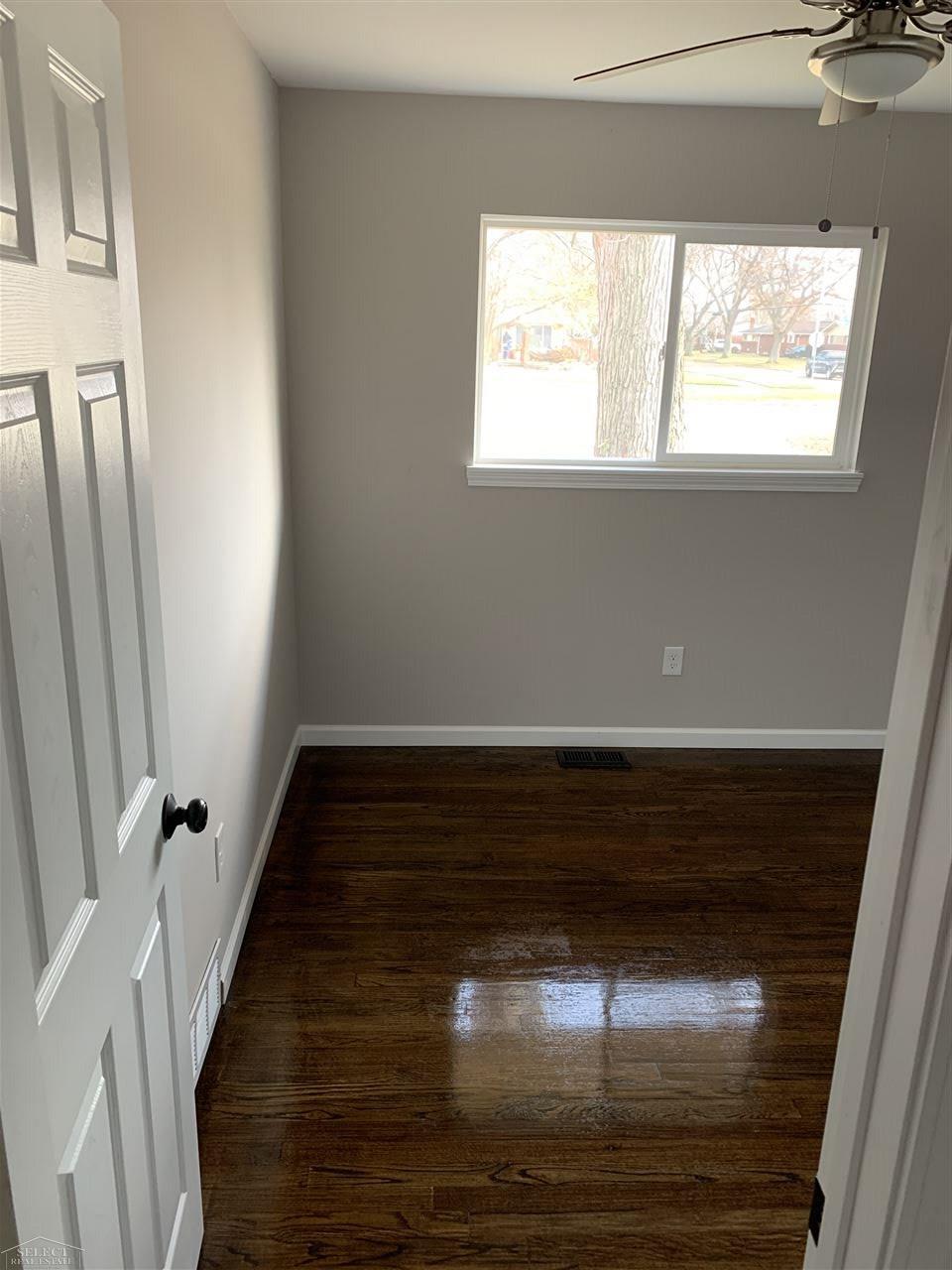 30209 Hayes Road Warren, MI 48088 - Photo 23 of 32 50001209-22.JPG