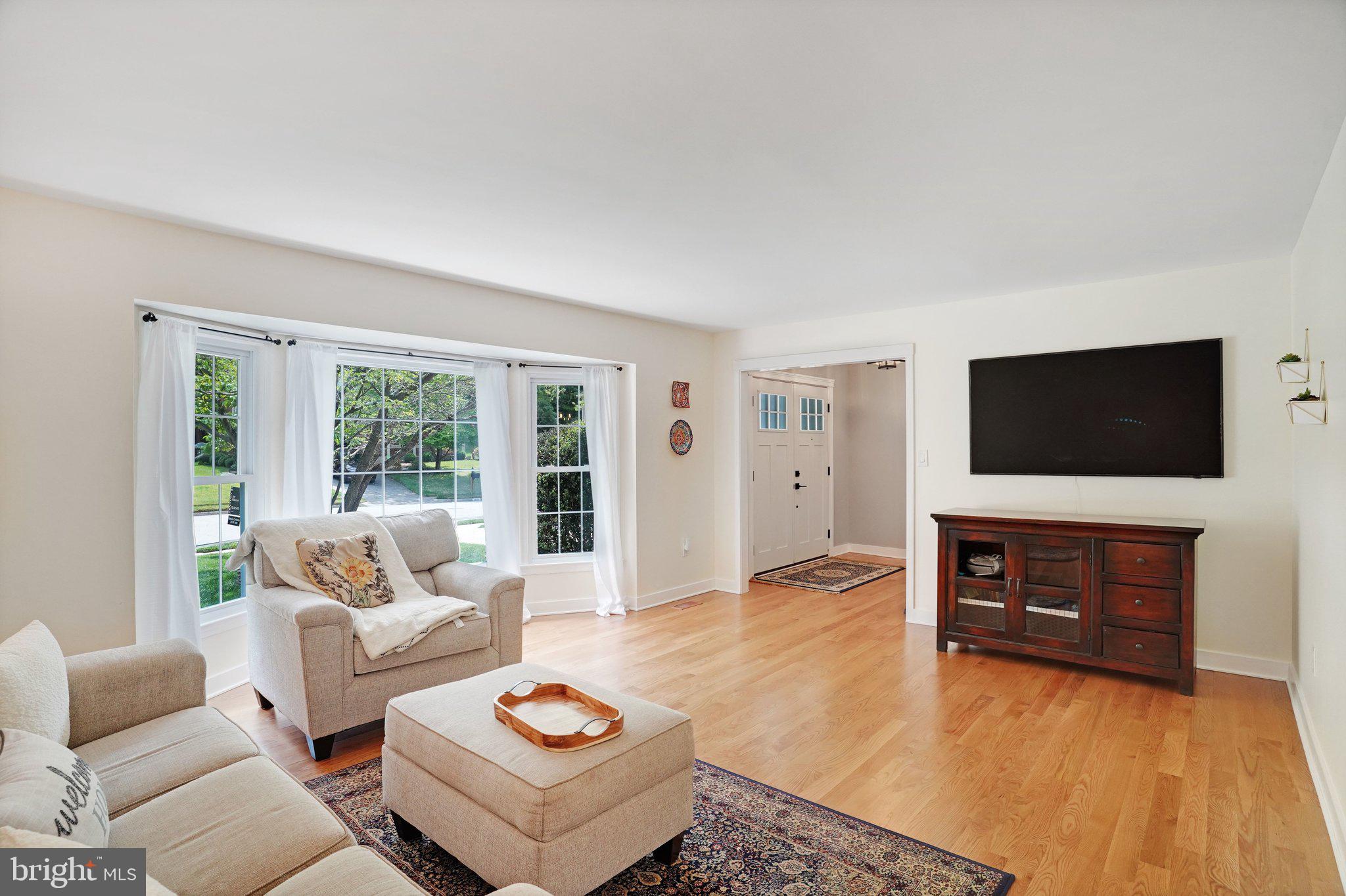 7628 Gralnick Place Springfield, VA 22153 - Photo 7 of 60 Gleaming Hardwood Floors