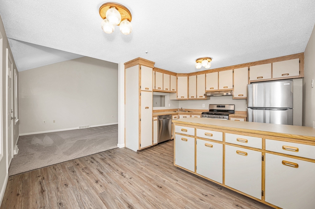 241 Broadway Road, Unit 50 Dracut, MA 01826 - Photo 11 of 36