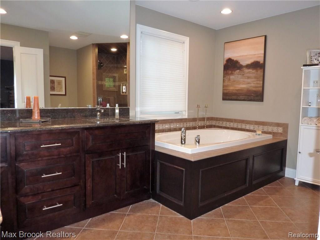 2253 Pembroke Road Birmingham, MI 48009 - Photo 40 of 62 STUNNING MASTER BATH