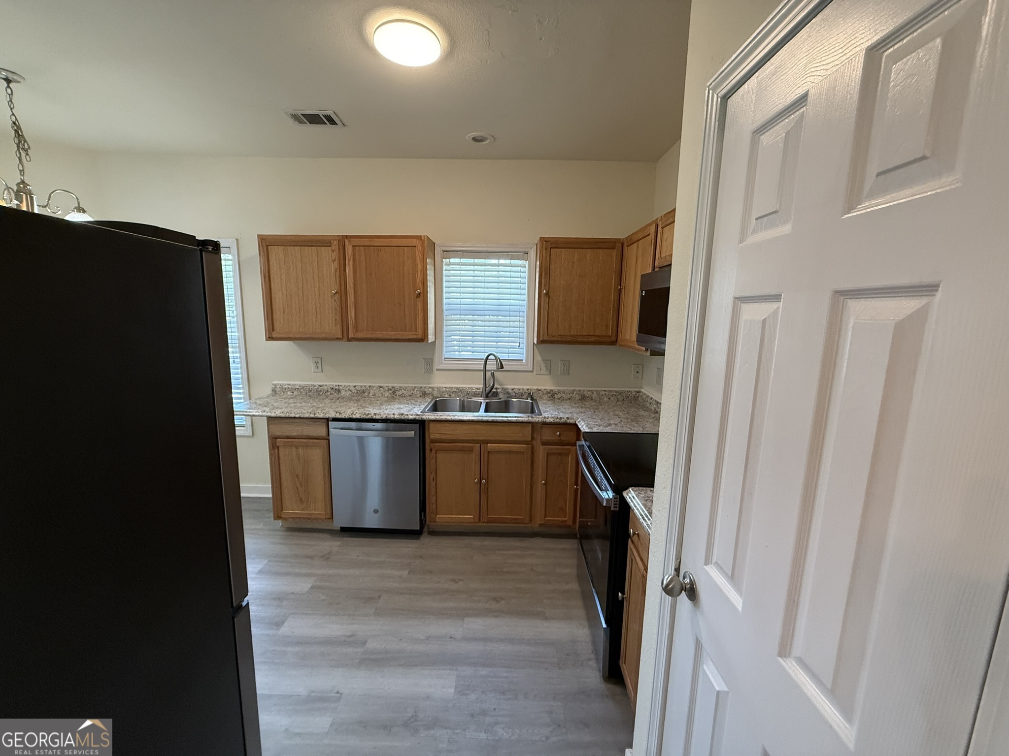 207 Granite Way Newnan, GA 30265 - Photo 4 of 31